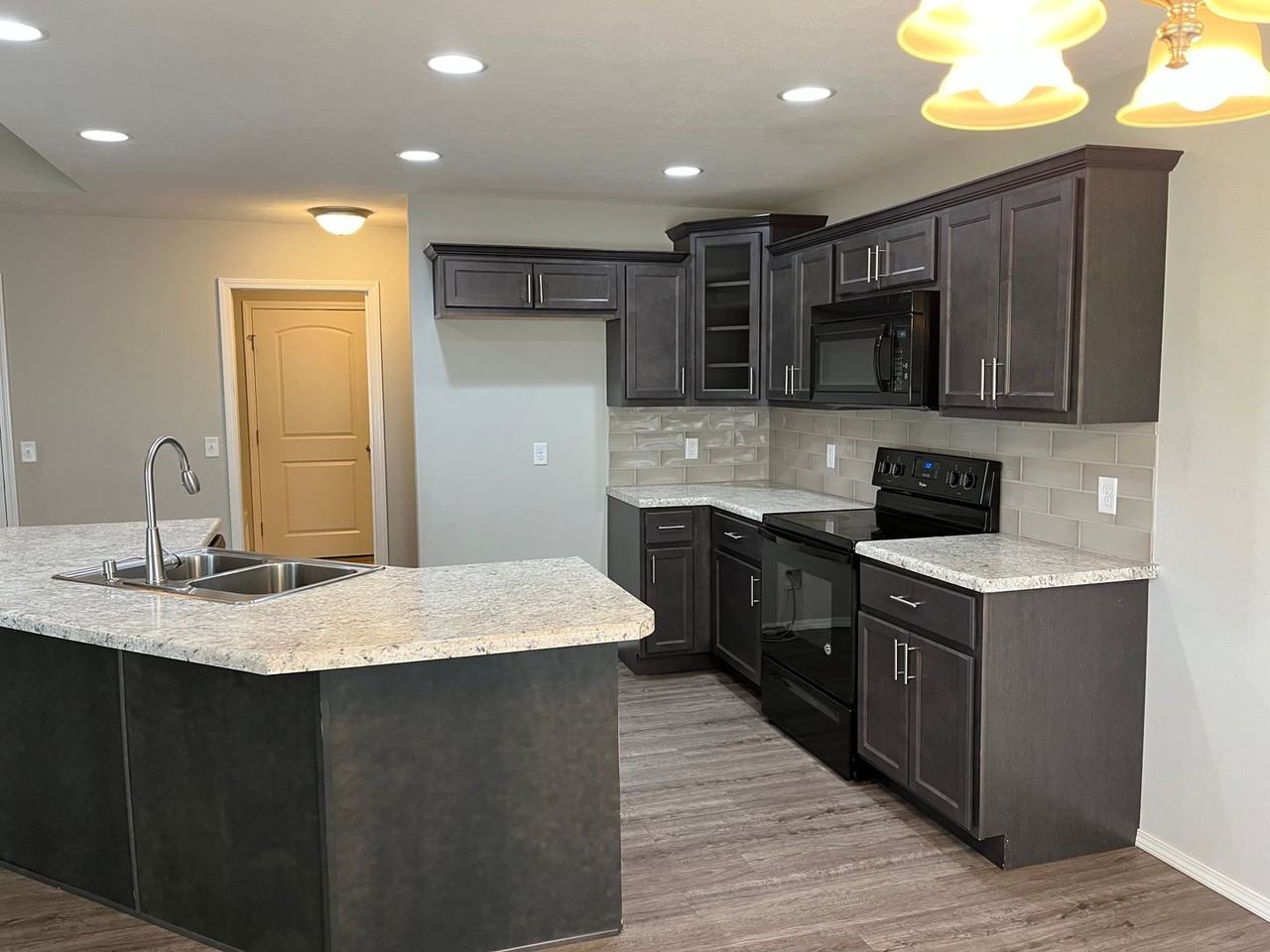 555 W Melody Ln - Photo 6 of 17