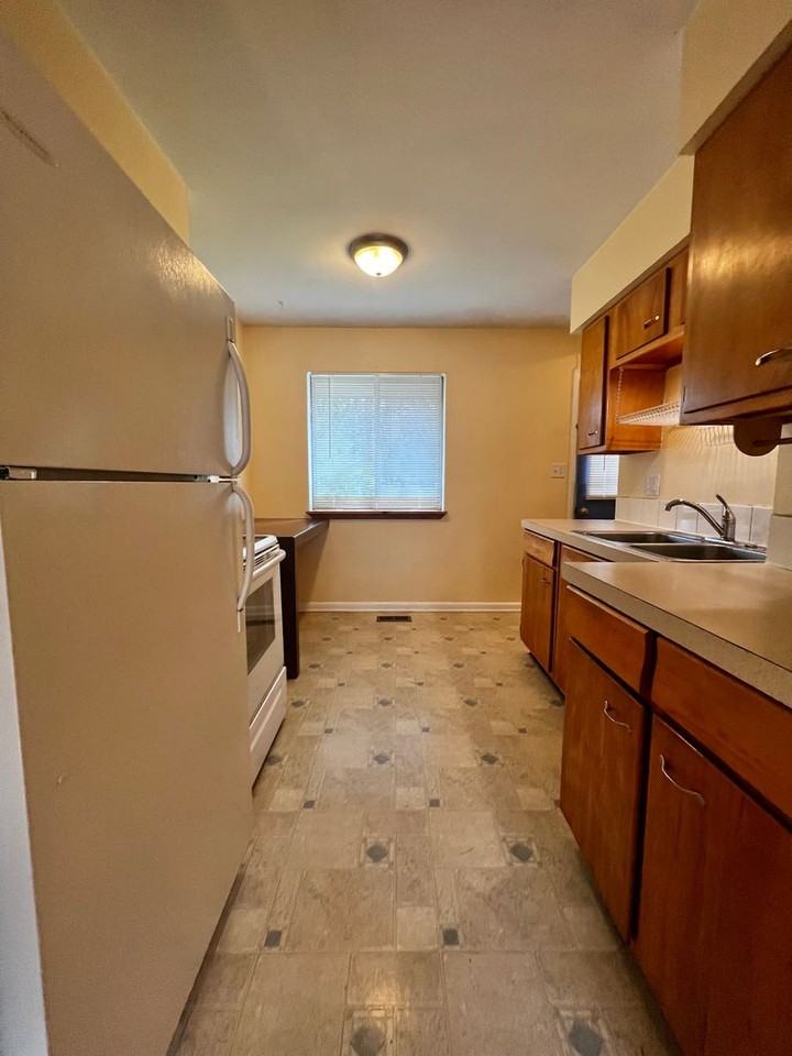 1014 Cragmore Dr - Photo 3 of 14