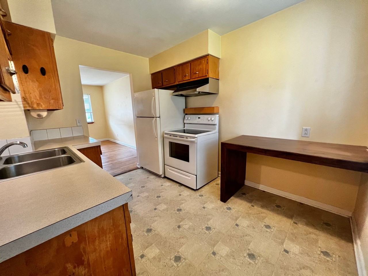 1014 Cragmore Dr - Photo 4 of 14