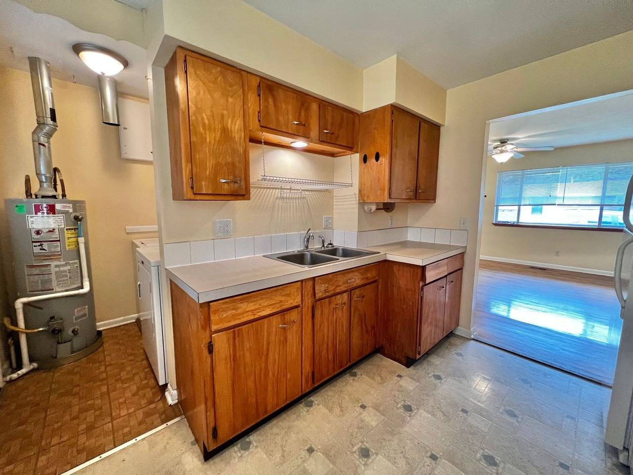 1014 Cragmore Dr - Photo 6 of 14