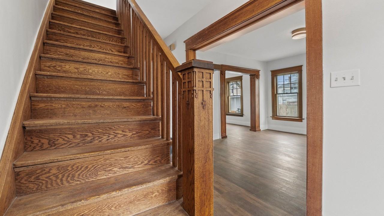 1213 W Jefferson Blvd - Photo 6 of 48