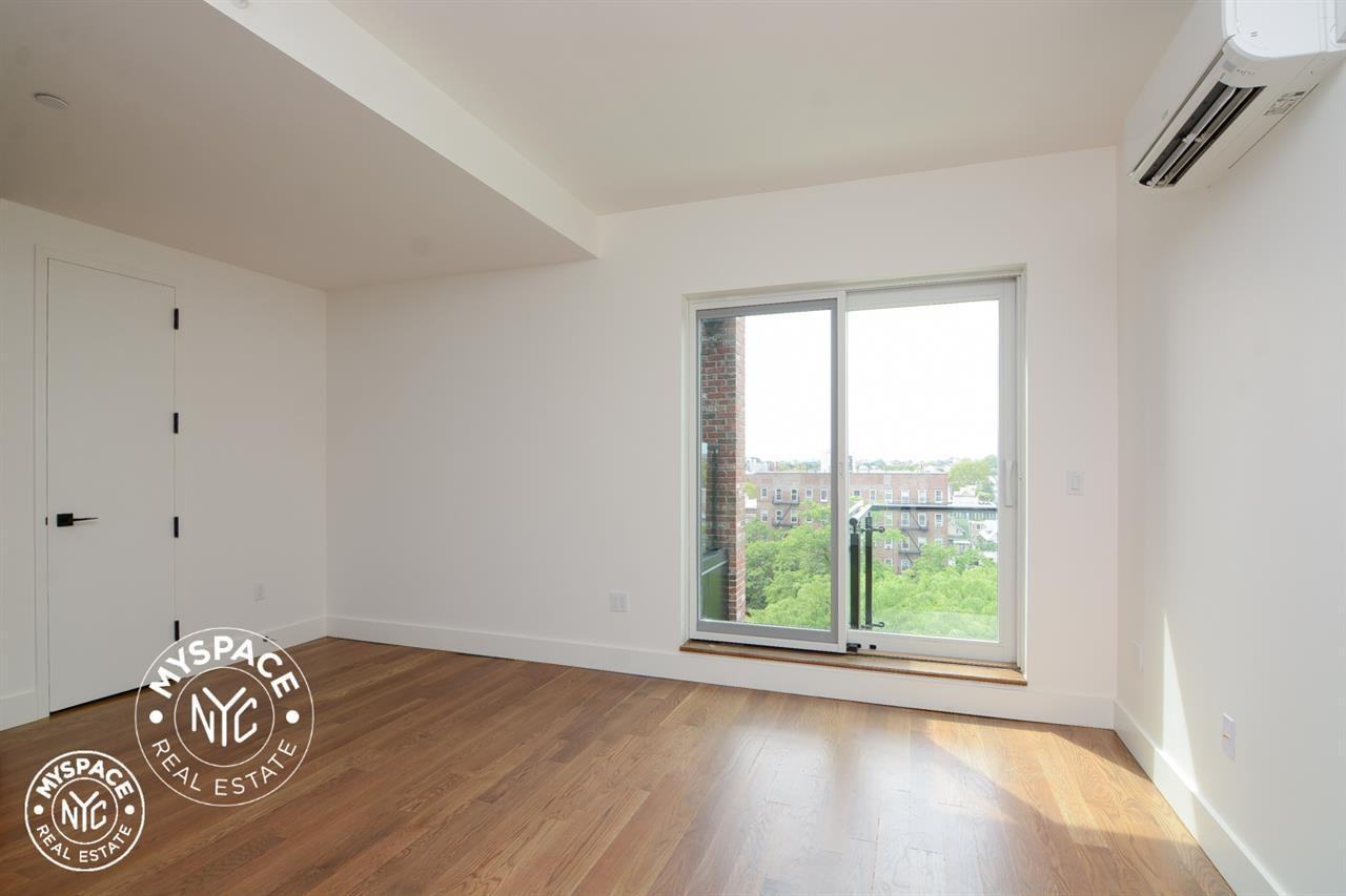 194 Hawthorne St #1R - Photo 4 of 9