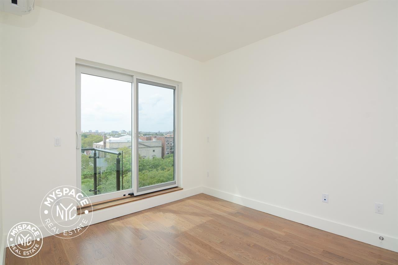 194 Hawthorne St #1R - Photo 6 of 9