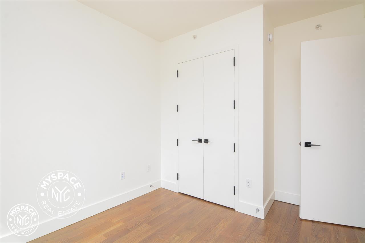 194 Hawthorne St #1R - Photo 7 of 9