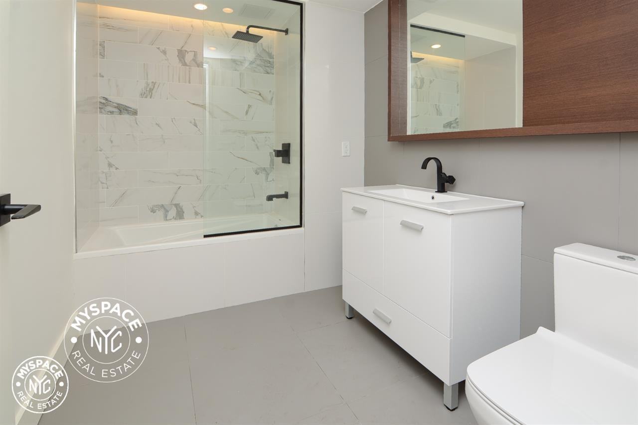194 Hawthorne St #1R - Photo 5 of 9