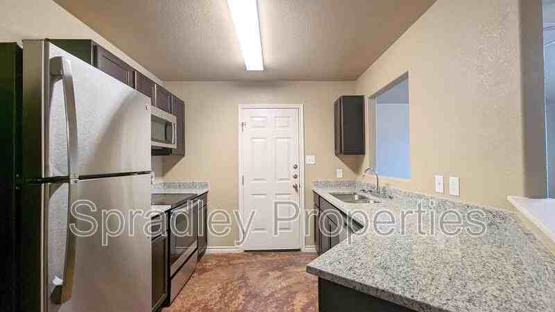 1012 Kerr Ct Apt B - Photo 3 of 9