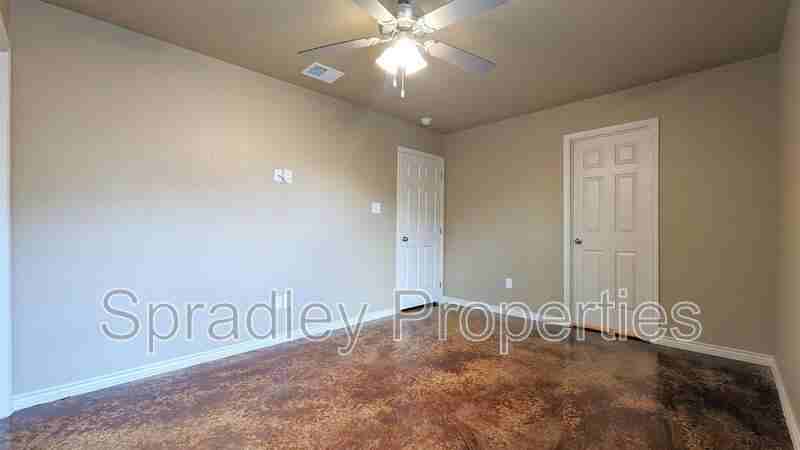 1012 Kerr Ct Apt B - Photo 4 of 9