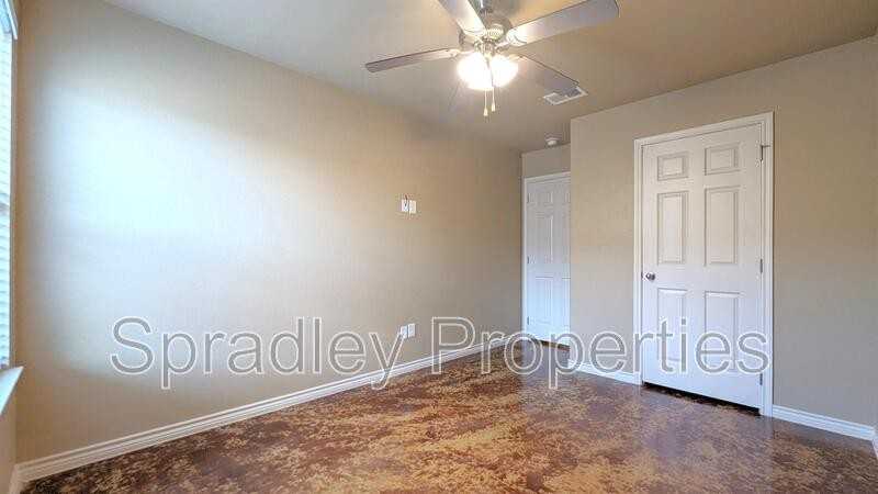 1012 Kerr Ct Apt B - Photo 6 of 9