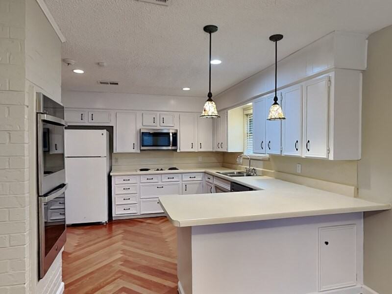 7709 Silveridge Dr - Photo 3 of 19