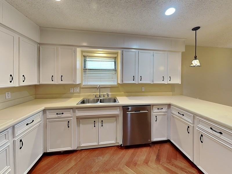 7709 Silveridge Dr - Photo 4 of 19