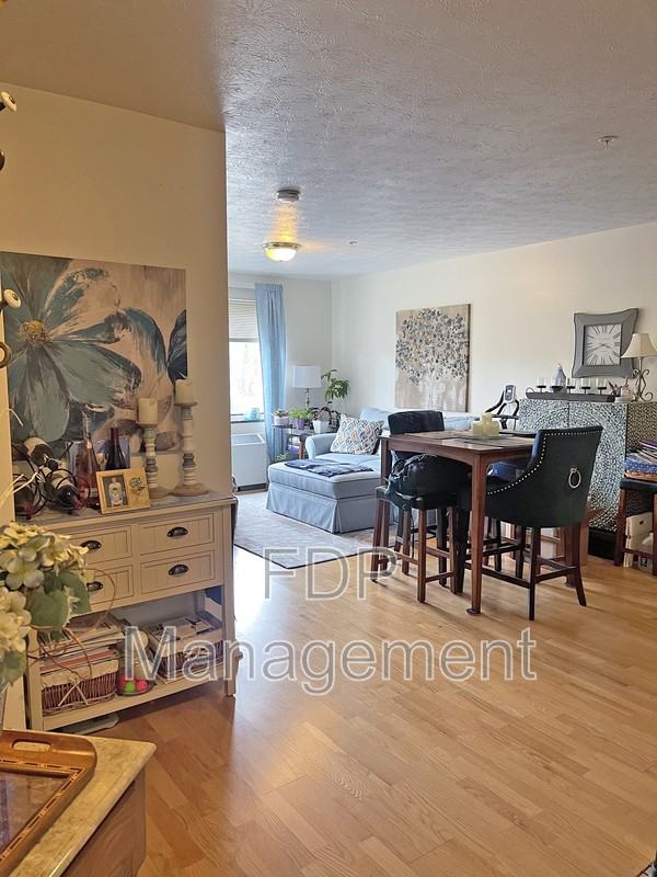 660 East Ave #304 - Photo 2 of 13