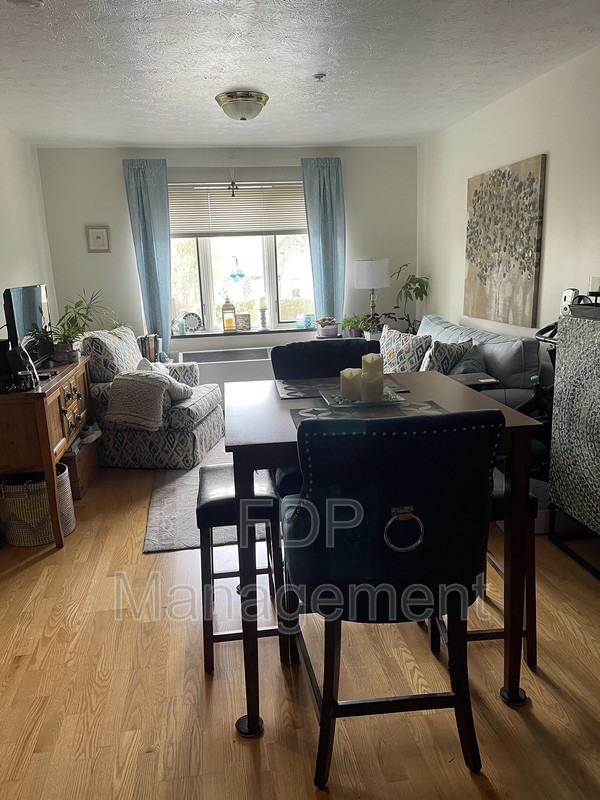 660 East Ave #304 - Photo 3 of 13