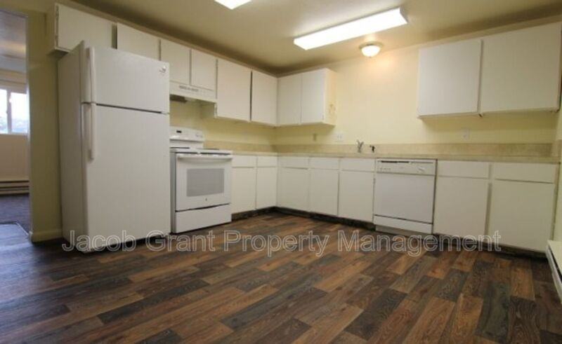 1380 E Poplar St #C - Photo 3 of 11