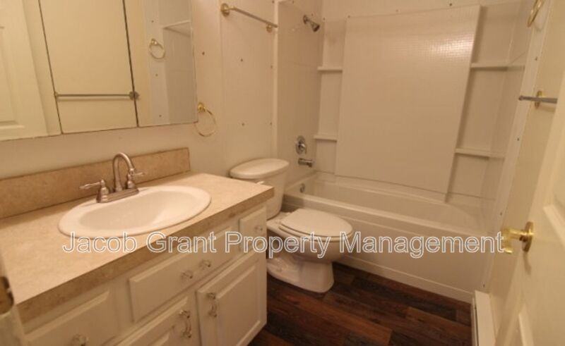 1380 E Poplar St #C - Photo 5 of 11