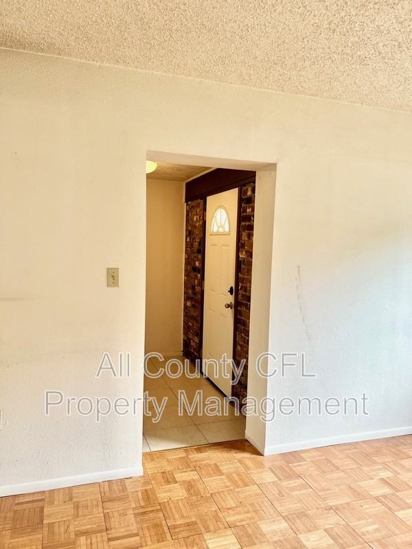 718 Buckminster Cir - Photo 2 of 16