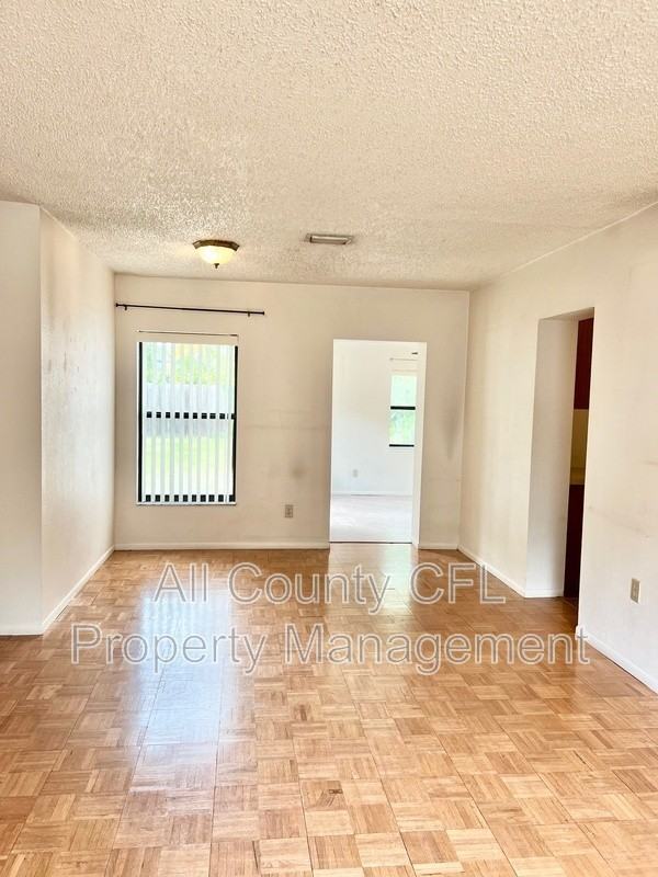 718 Buckminster Cir - Photo 4 of 16