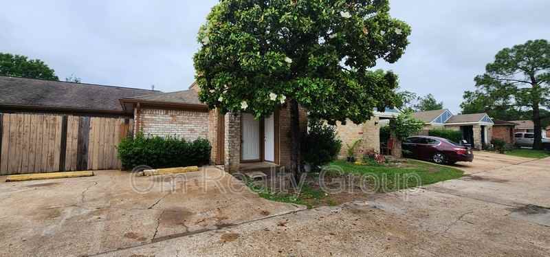 12905 Blackpool Ln #B - Photo 2 of 14