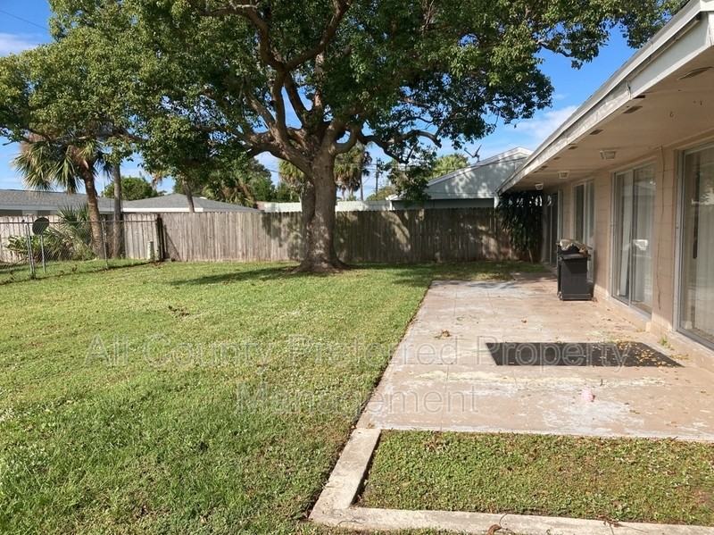 935 Bolton Ln - Photo 2 of 13