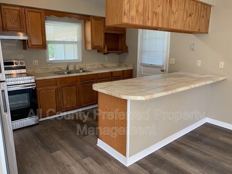 935 Bolton Ln - Photo 7 of 13