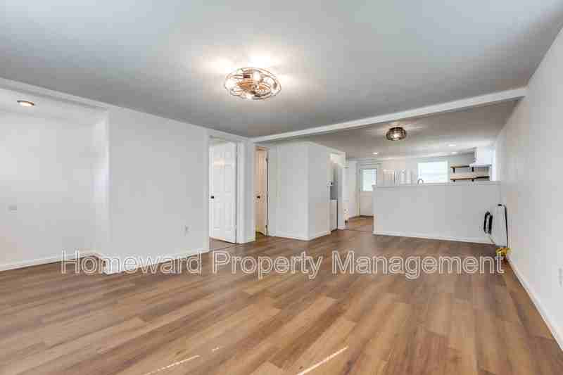 908 Hamilton St - Photo 2 of 12