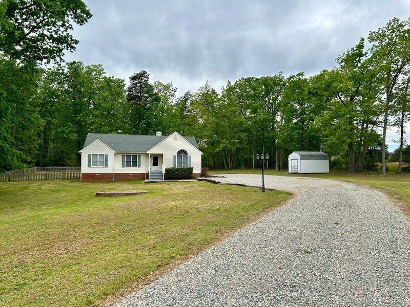 2581 Glenridge Ct - Photo 3 of 29