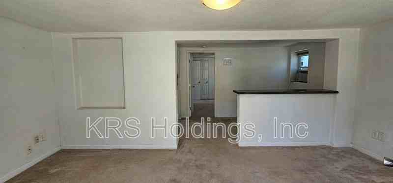 927 Little Bay Ave #B - Photo 2 of 10