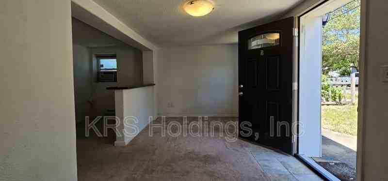 927 Little Bay Ave #B - Photo 3 of 10