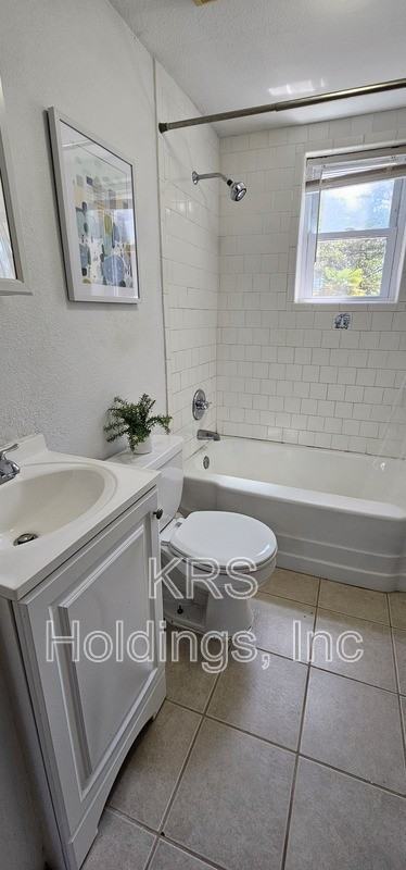 927 Little Bay Ave #B - Photo 6 of 10