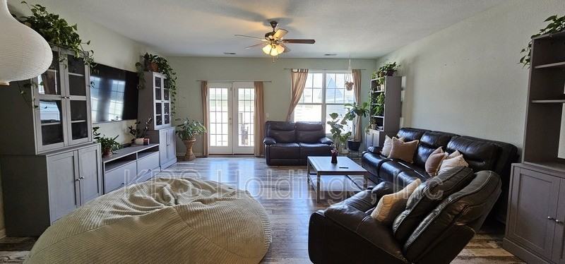 818 Celia Ct - Photo 7 of 28