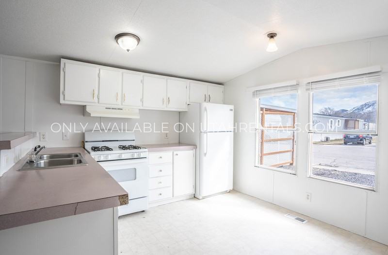 440 W Main St #23 - Photo 7 of 17