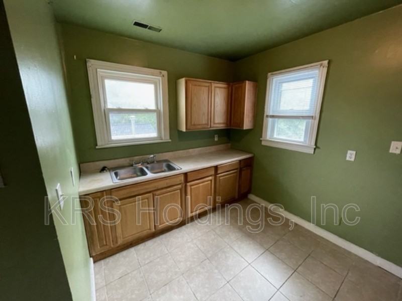 2713 Oak Ave #1 - Photo 3 of 9