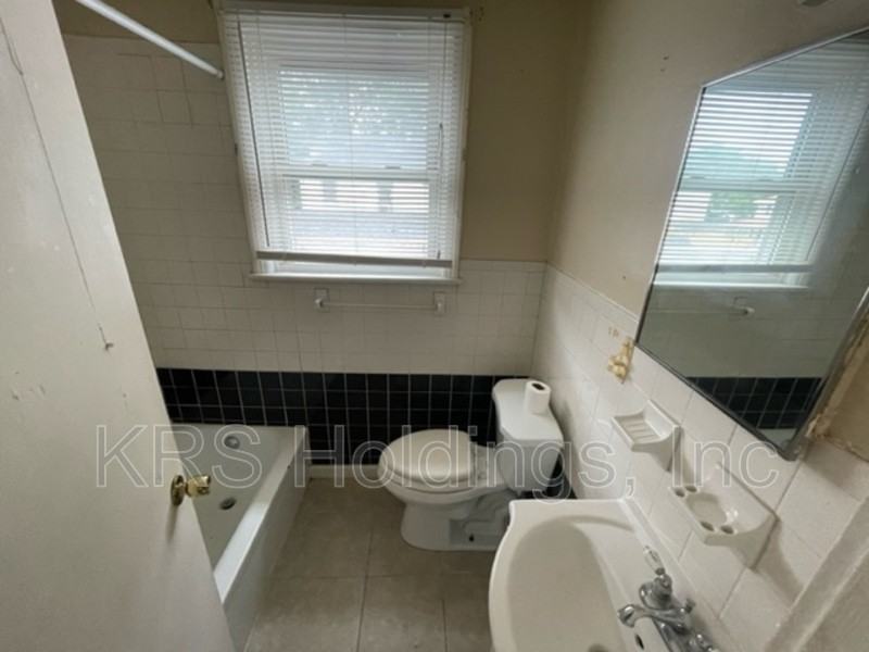 2713 Oak Ave #1 - Photo 4 of 9