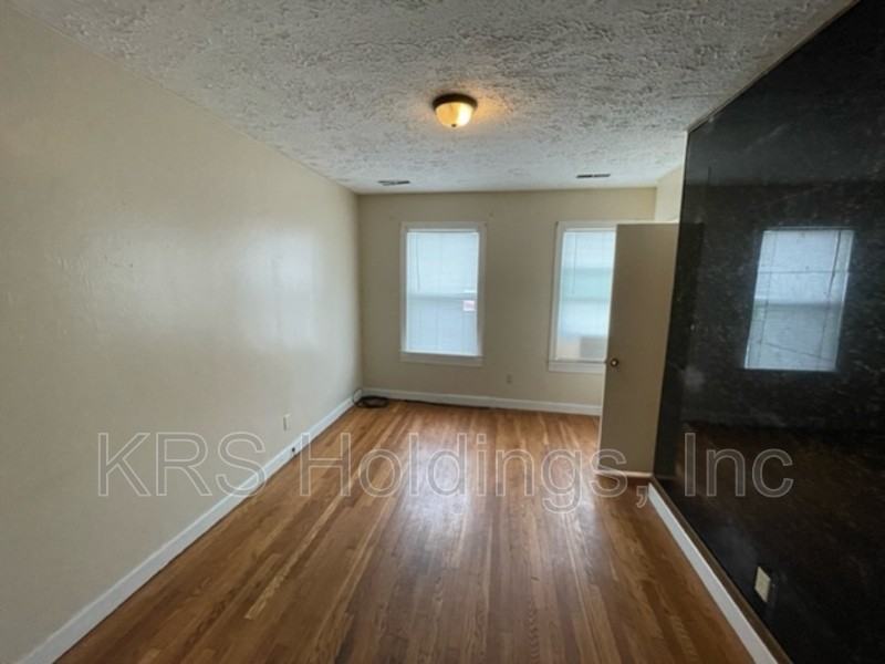 2713 Oak Ave #1 - Photo 7 of 9