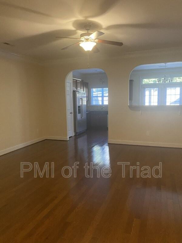 1078 Richmond Park Dr - Photo 4 of 15