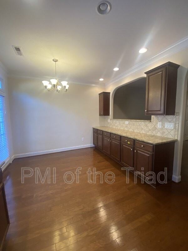 1078 Richmond Park Dr - Photo 7 of 15