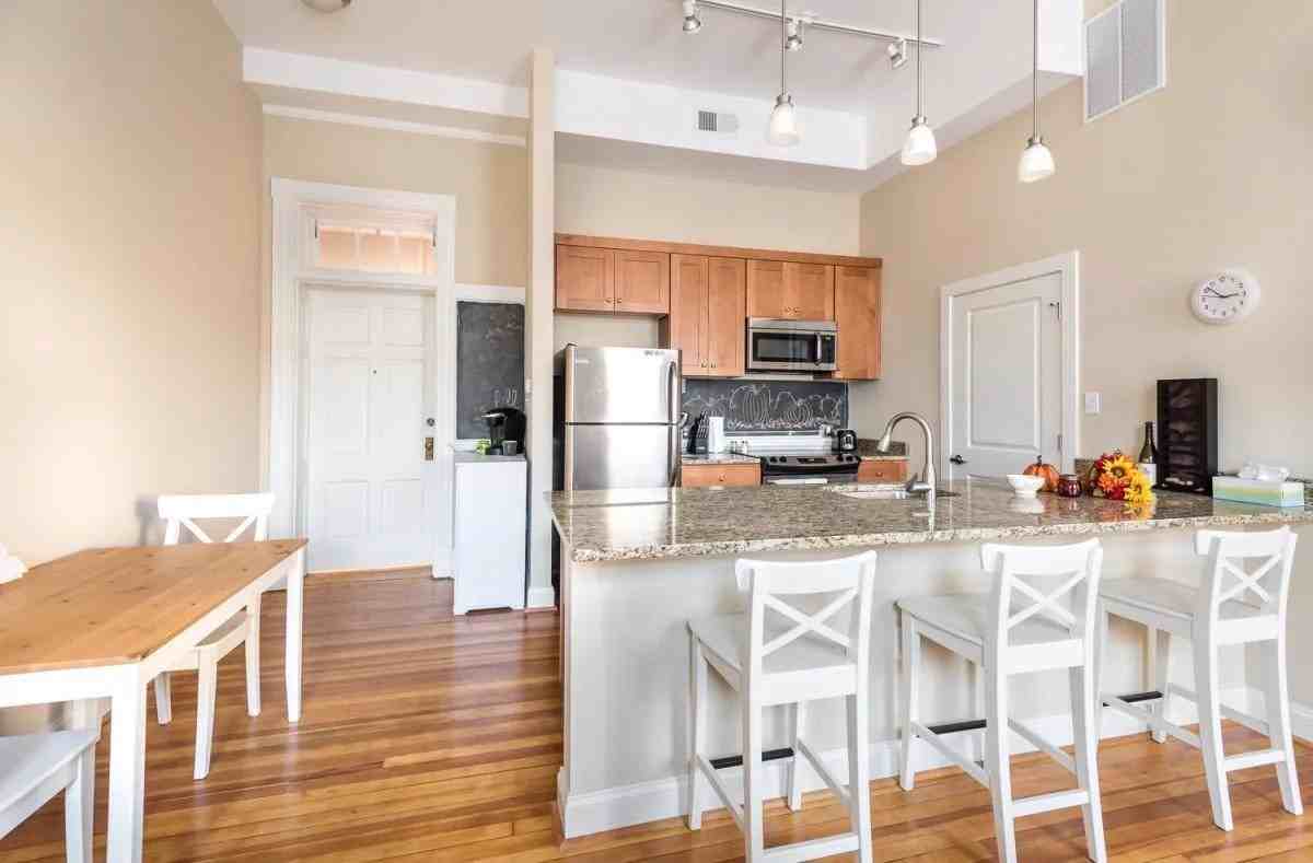 Grace St 1142 W - Photo 6 of 50