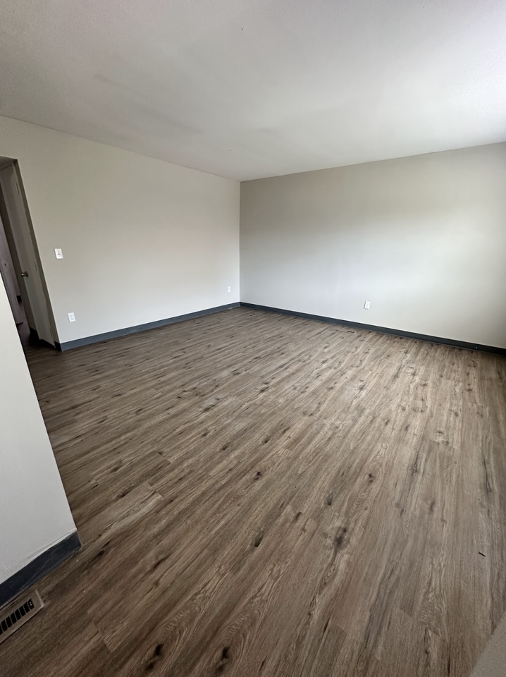 1712 North James H McGee Boulevard - Photo 7 of 9