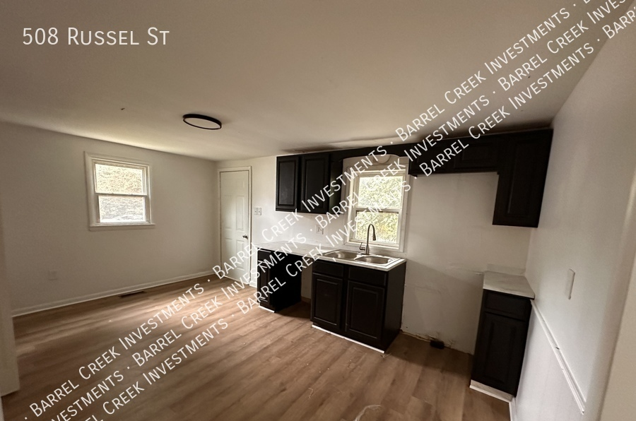 508 Russell Street - Photo 3 of 7