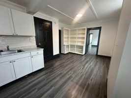 featured image of 10 W Fulton St