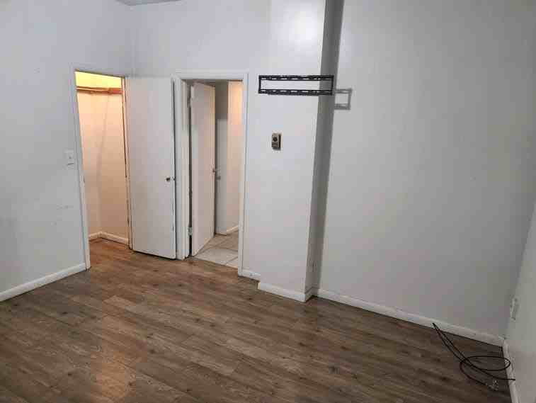 WILSHIRE 700 - Photo 4 of 6