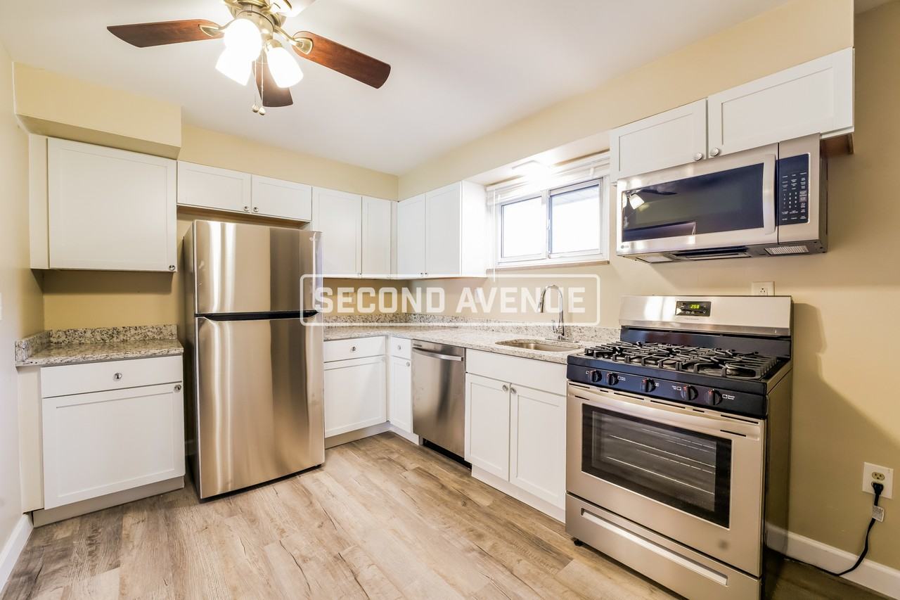465 Willow Ave - Photo 2 of 24