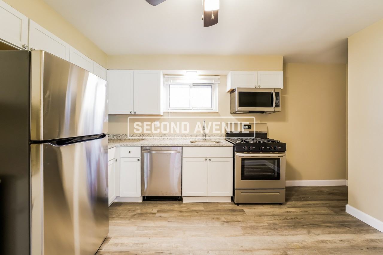 465 Willow Ave - Photo 4 of 24