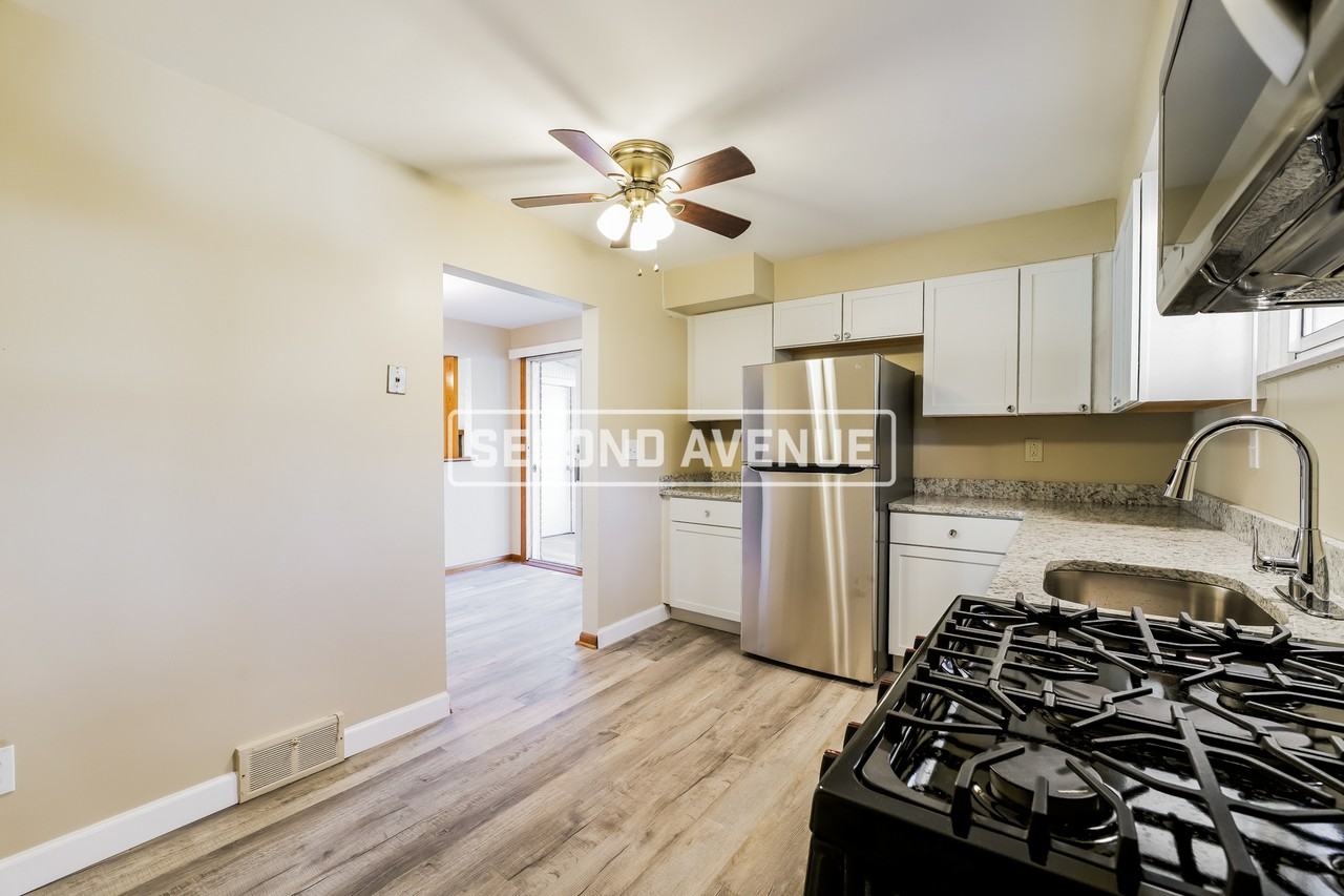 465 Willow Ave - Photo 5 of 24