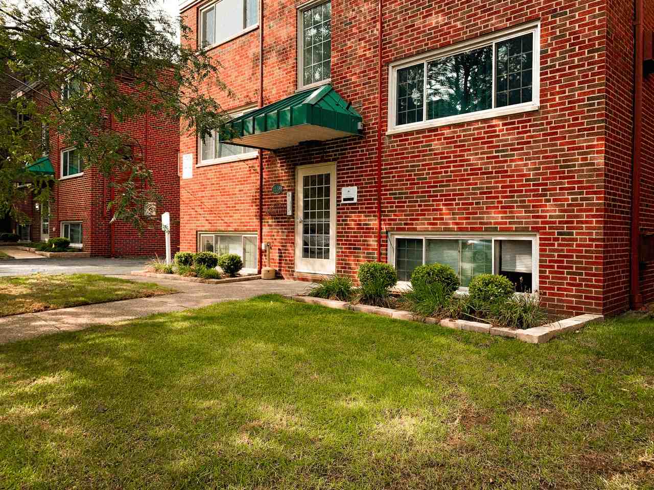 Kenilworth - Photo 2 of 9