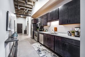 featured image of 1667 Snelling Ave N