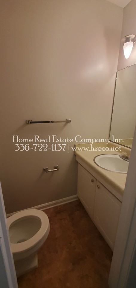 1453 Brookwood Dr #B - Photo 3 of 13