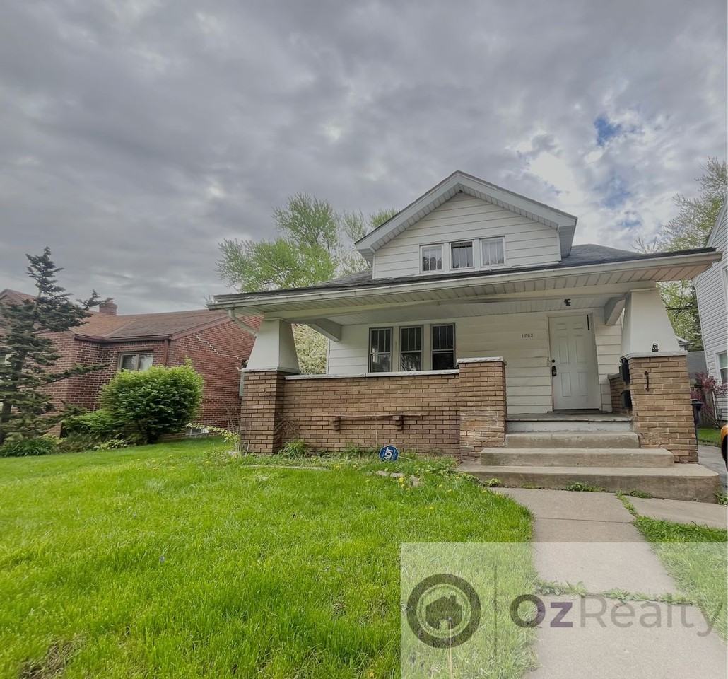 1263 Crestwood Rd - Photo 2 of 10