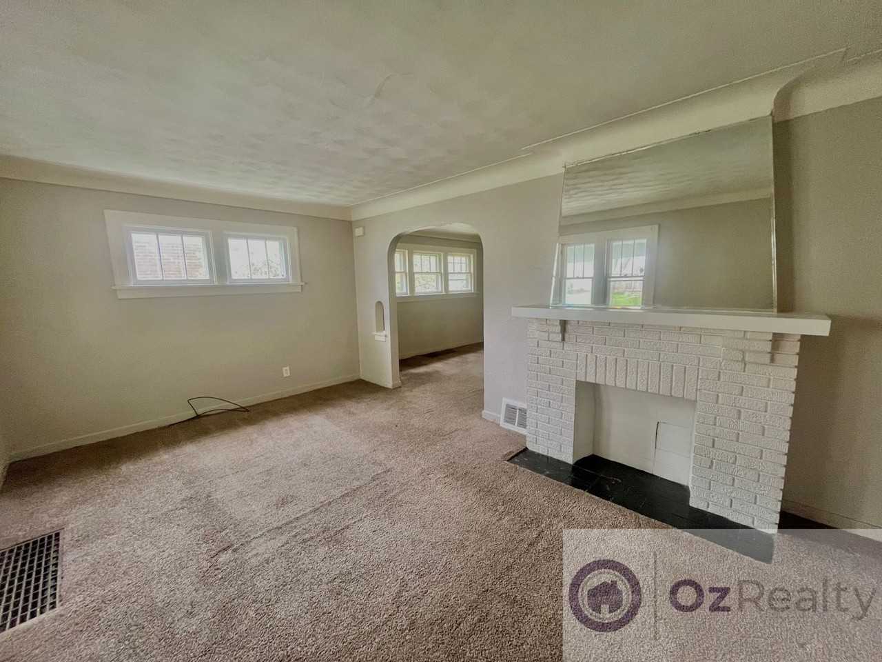 1263 Crestwood Rd - Photo 3 of 10