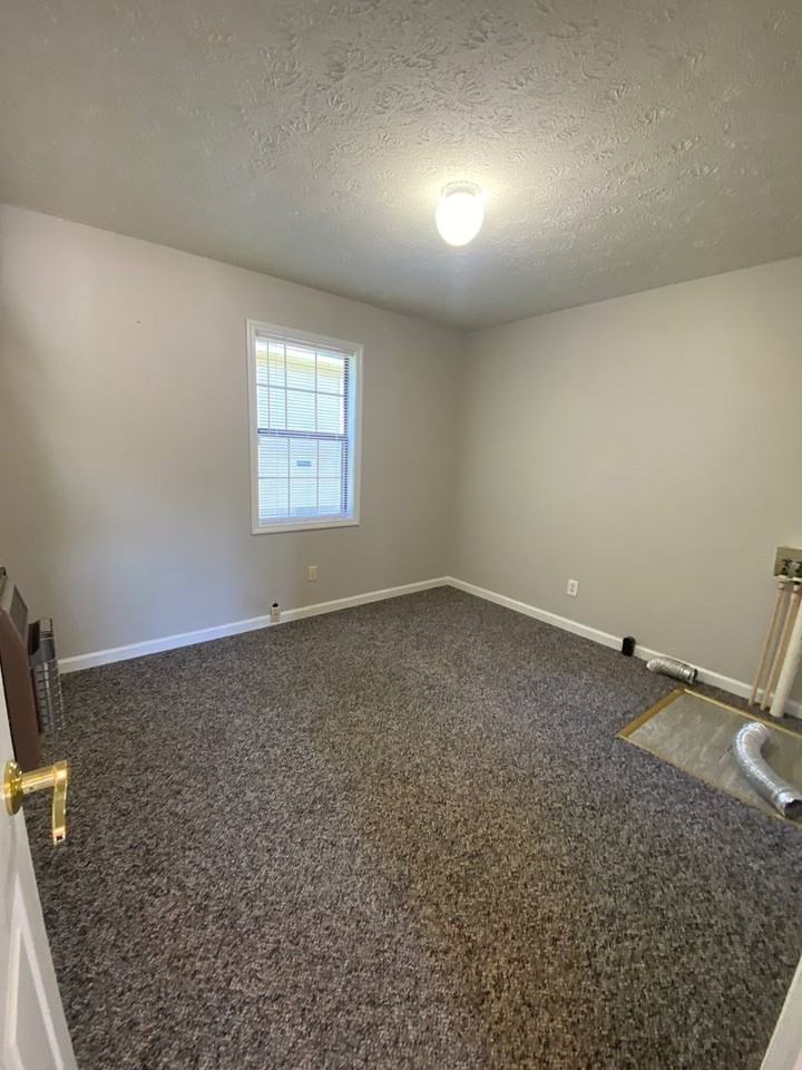146A College St Se - Photo 3 of 6