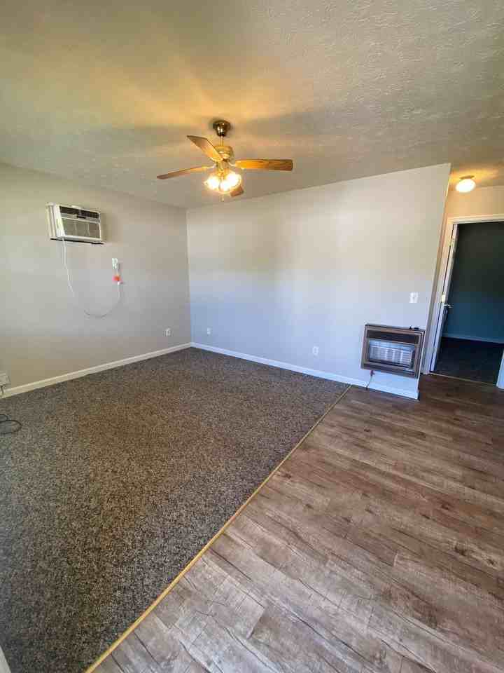 146A College St Se - Photo 5 of 6